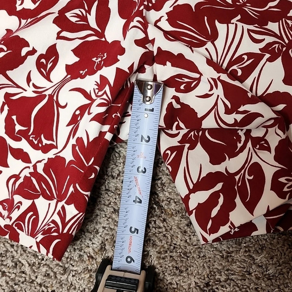 Land's End NWT Petite Size 16P Warm Cinnabar Floral Mid Rise Shorts - Picture 4 of 9